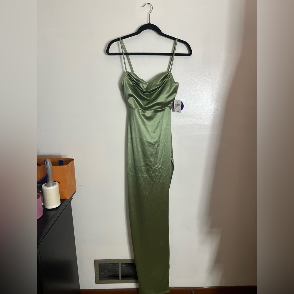 Windsor floor olive green silky dress - Picture 4 of 5
